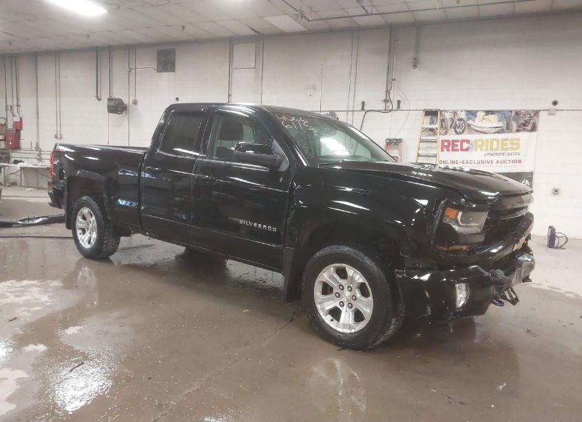2018 Chevrolet Silverado 1500 2LT (VIN 1GCVKRECXJZ271118) main photo