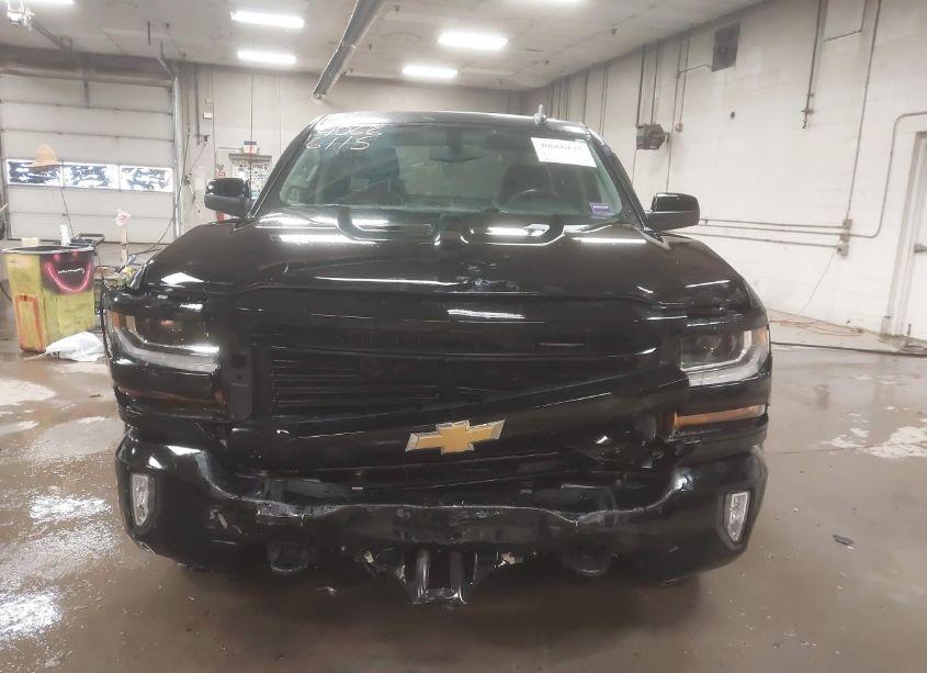 Photo 13 of 2018 Chevrolet Silverado 1500 2LT (VIN 1GCVKRECXJZ271118)