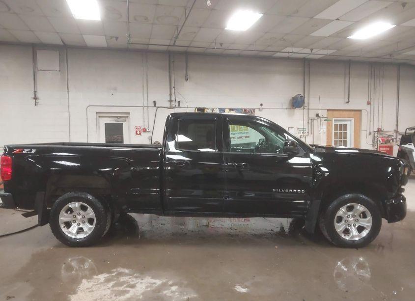 Photo 14 of 2018 Chevrolet Silverado 1500 2LT (VIN 1GCVKRECXJZ271118)