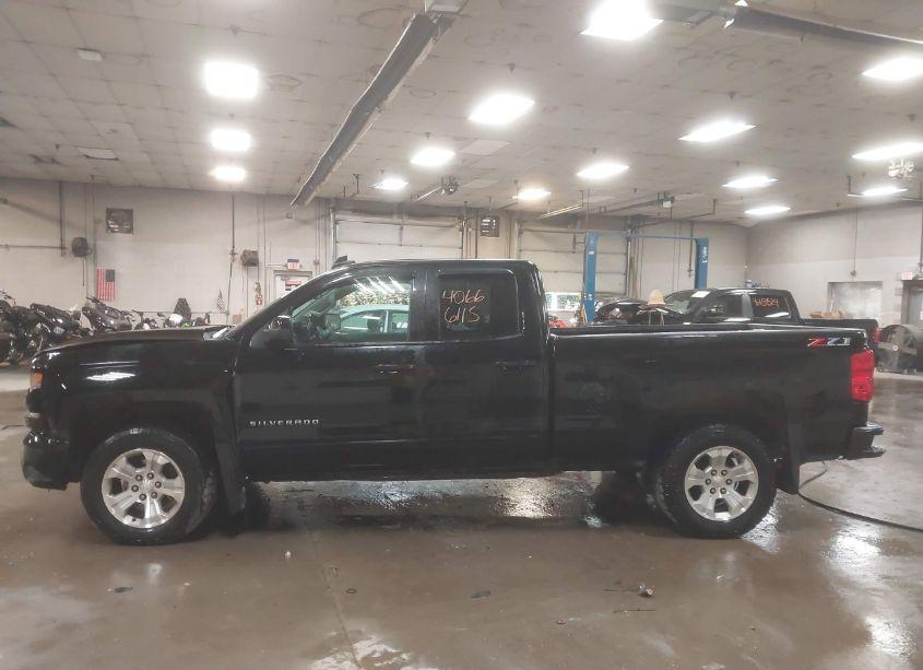 Photo 15 of 2018 Chevrolet Silverado 1500 2LT (VIN 1GCVKRECXJZ271118)