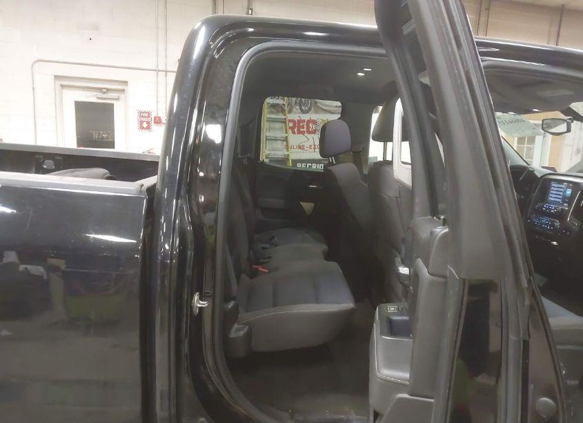 Photo 8 of 2018 Chevrolet Silverado 1500 2LT (VIN 1GCVKRECXJZ271118)