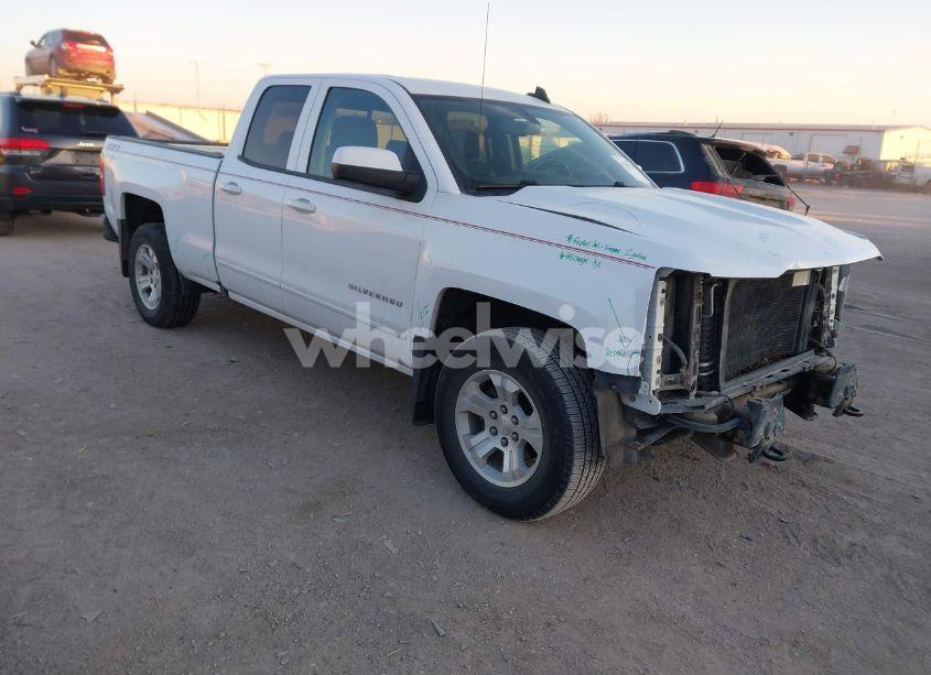 2018 Chevrolet Silverado 1500 2LT (VIN 1GCVKRECXJZ328014) main photo