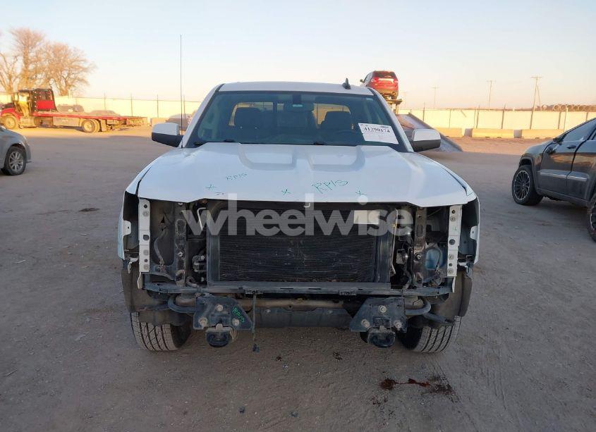 Photo 13 of 2018 Chevrolet Silverado 1500 2LT (VIN 1GCVKRECXJZ328014)