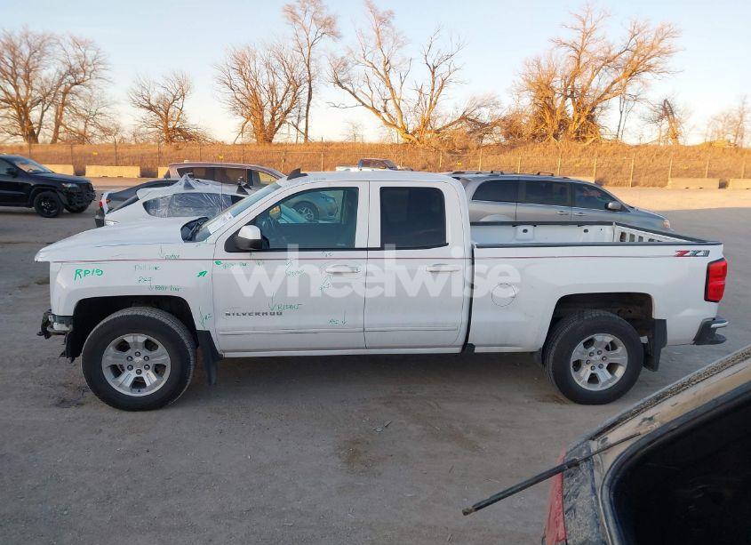 Photo 15 of 2018 Chevrolet Silverado 1500 2LT (VIN 1GCVKRECXJZ328014)