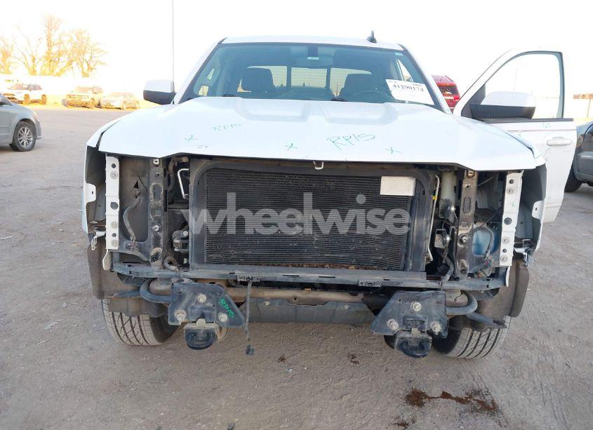 Photo 6 of 2018 Chevrolet Silverado 1500 2LT (VIN 1GCVKRECXJZ328014)