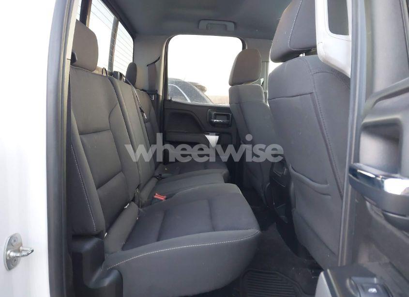 Photo 8 of 2018 Chevrolet Silverado 1500 2LT (VIN 1GCVKRECXJZ328014)