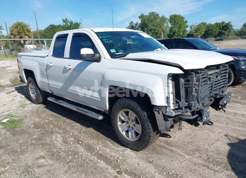 2018 Chevrolet Silverado 1500 1LT (VIN 1GCVKRECXJZ360199) main photo