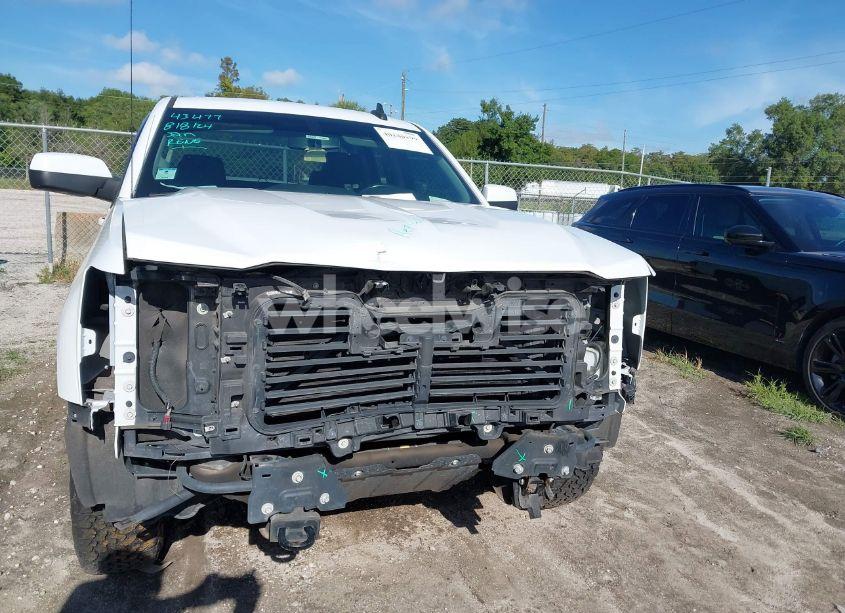 Photo 12 of 2018 Chevrolet Silverado 1500 1LT (VIN 1GCVKRECXJZ360199)