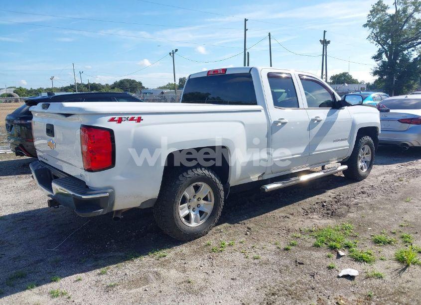 Photo 4 of 2018 Chevrolet Silverado 1500 1LT (VIN 1GCVKRECXJZ360199)