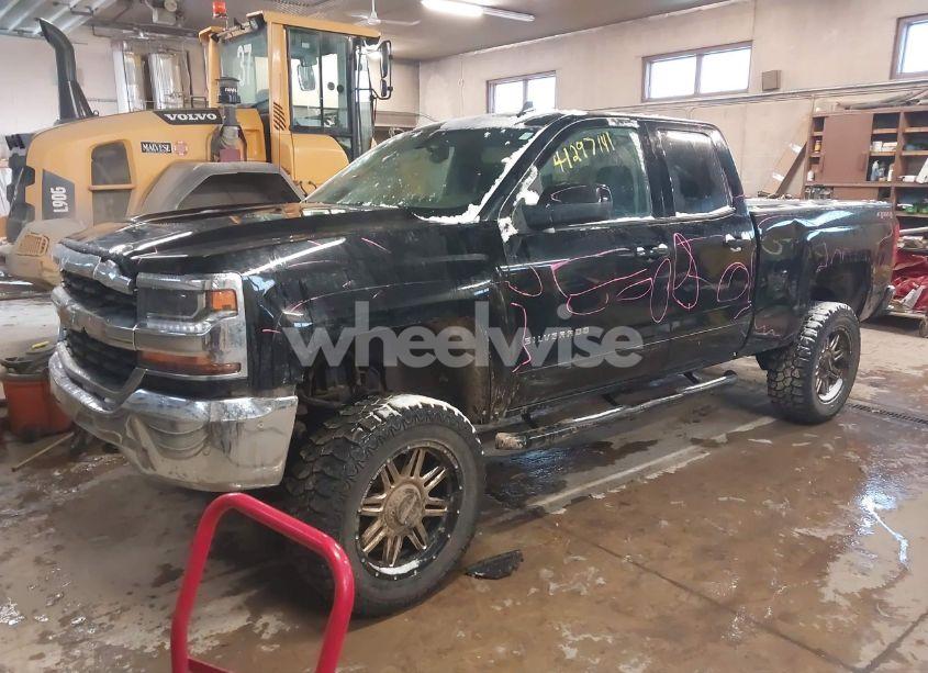 Photo 2 of 2018 Chevrolet Silverado 1500 1LT/2LT (VIN 1GCVKRECXJZ376287)