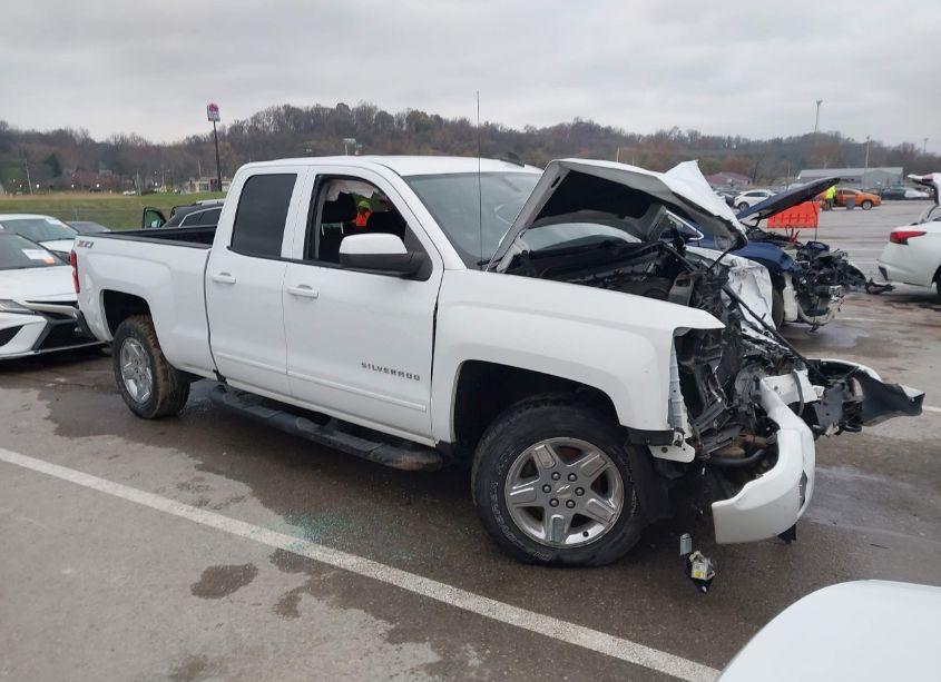 2016 Chevrolet Silverado 1500 2LT (VIN 1GCVKREH0GZ276817) main photo