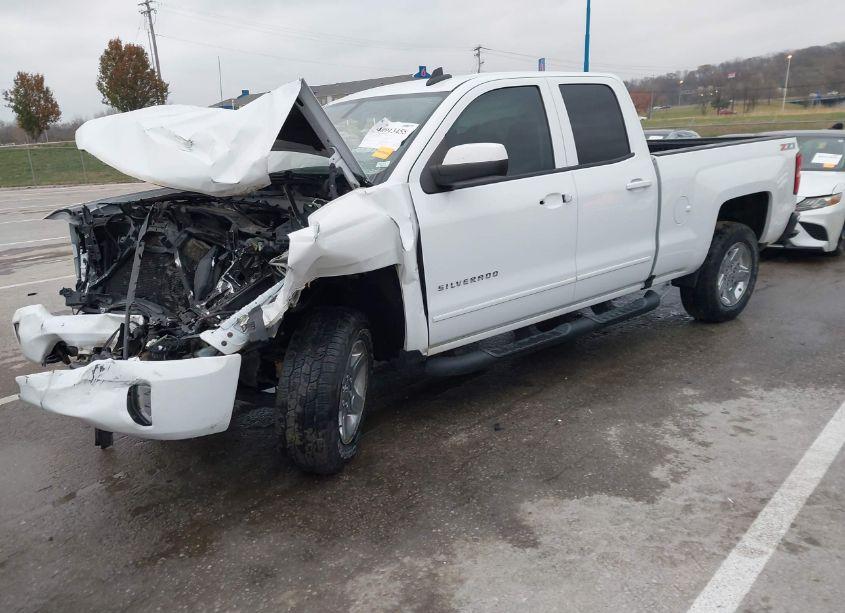 Photo 2 of 2016 Chevrolet Silverado 1500 2LT (VIN 1GCVKREH0GZ276817)