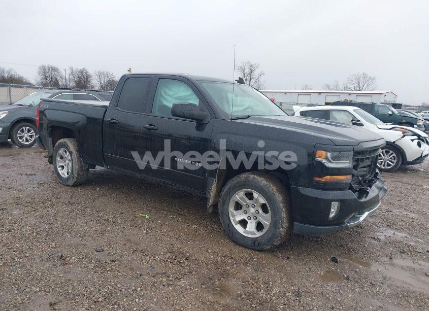 2018 Chevrolet Silverado 1500 2LT (VIN 1GCVKREH0JZ318698) main photo
