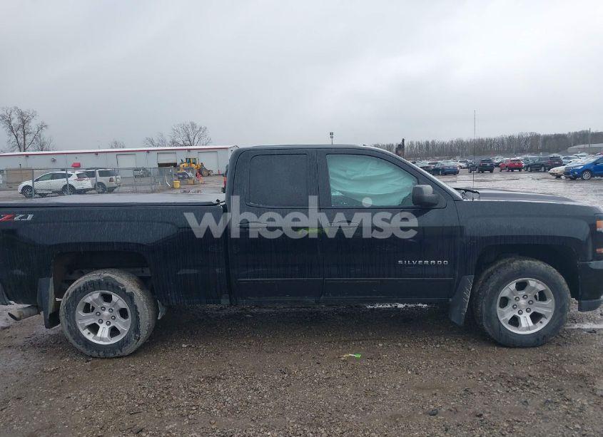 Photo 13 of 2018 Chevrolet Silverado 1500 2LT (VIN 1GCVKREH0JZ318698)