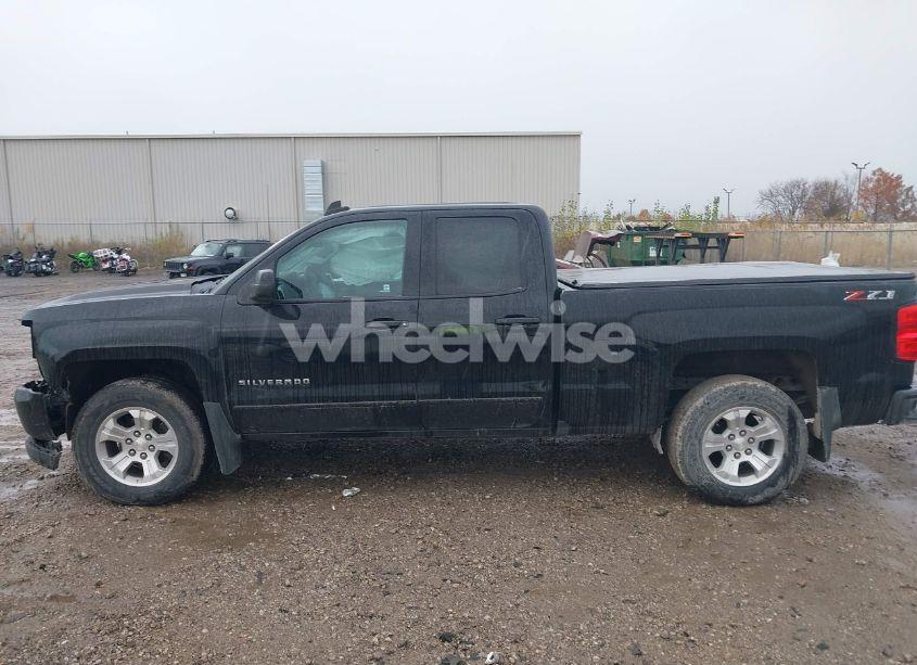 Photo 14 of 2018 Chevrolet Silverado 1500 2LT (VIN 1GCVKREH0JZ318698)
