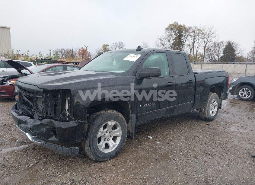 Photo 2 of 2018 Chevrolet Silverado 1500 2LT (VIN 1GCVKREH0JZ318698)