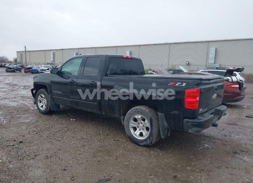 Photo 3 of 2018 Chevrolet Silverado 1500 2LT (VIN 1GCVKREH0JZ318698)