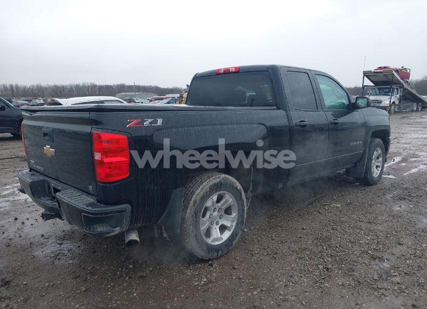 Photo 4 of 2018 Chevrolet Silverado 1500 2LT (VIN 1GCVKREH0JZ318698)