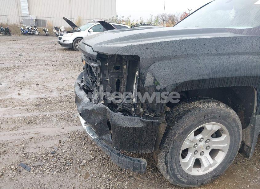 Photo 6 of 2018 Chevrolet Silverado 1500 2LT (VIN 1GCVKREH0JZ318698)