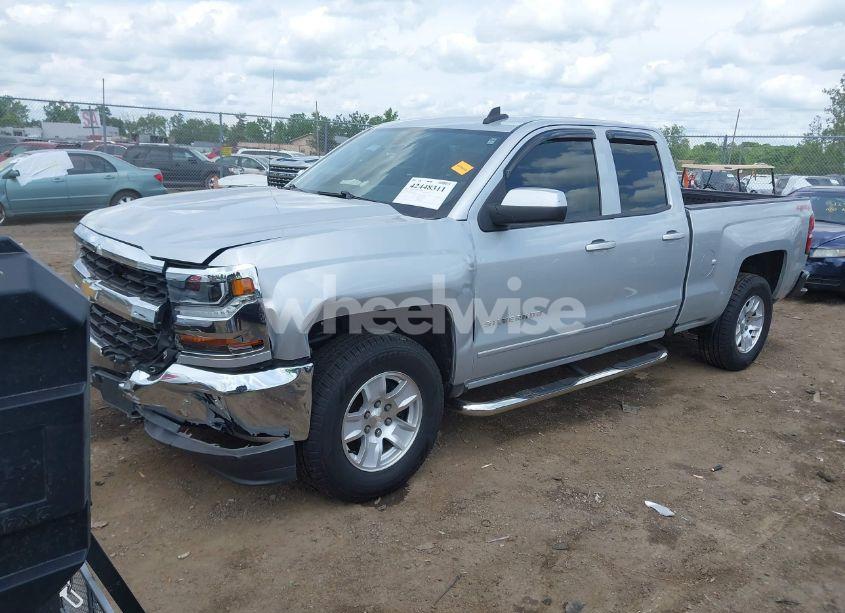 Photo 2 of 2016 Chevrolet Silverado 1500 LT (VIN 1GCVKREH1GZ257872)