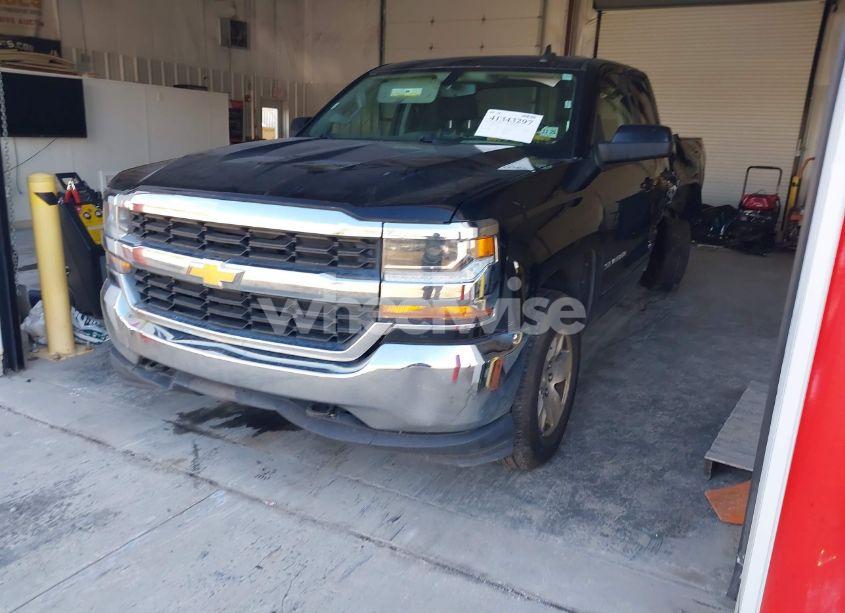 Photo 2 of 2018 Chevrolet Silverado 1500 1LT (VIN 1GCVKREH1JZ193520)