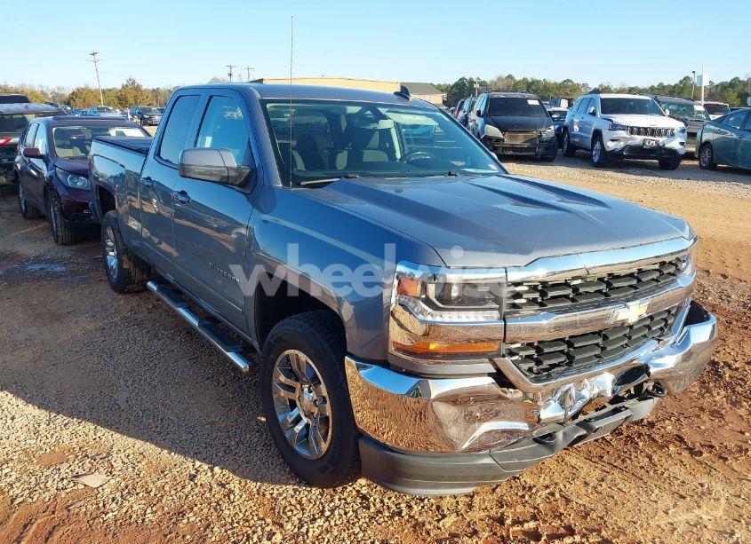 2016 Chevrolet Silverado 1500 1LT (VIN 1GCVKREH2GZ157327) main photo