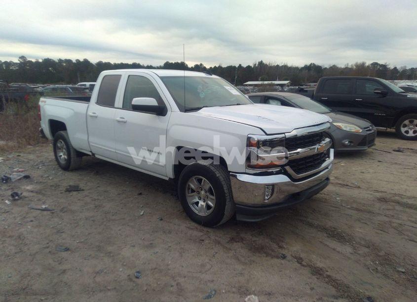 2018 Chevrolet Silverado 1500 1LT (VIN 1GCVKREH2JZ350276) main photo
