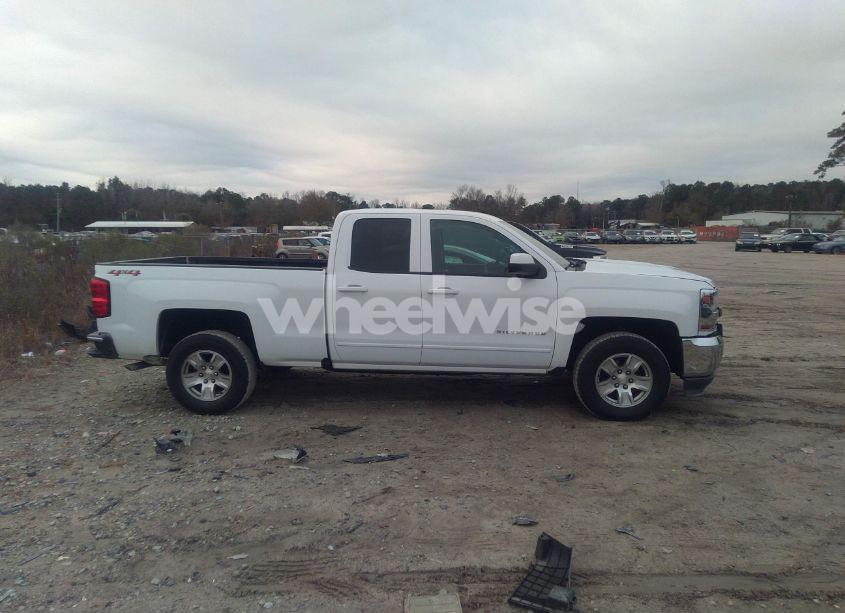 Photo 13 of 2018 Chevrolet Silverado 1500 1LT (VIN 1GCVKREH2JZ350276)