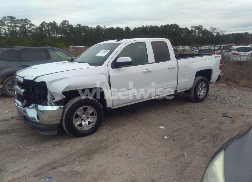 Photo 2 of 2018 Chevrolet Silverado 1500 1LT (VIN 1GCVKREH2JZ350276)