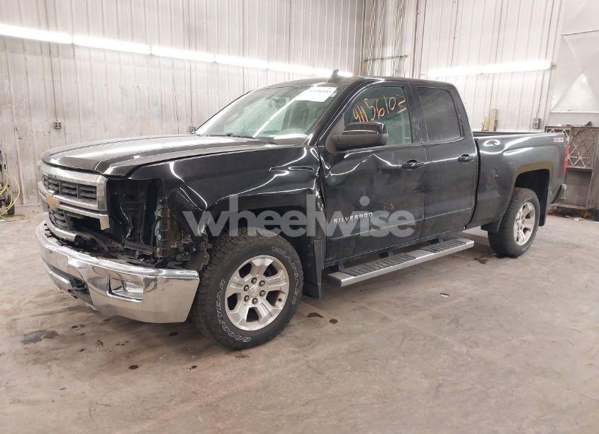 Photo 2 of 2015 Chevrolet Silverado 1500 2LT (VIN 1GCVKREH4FZ338993)