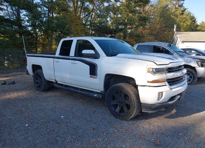 2016 Chevrolet Silverado 1500 2LT (VIN 1GCVKREH4GZ412883) main photo