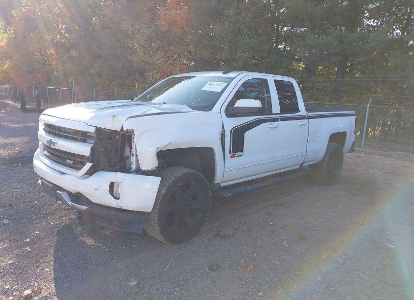 Photo 2 of 2016 Chevrolet Silverado 1500 2LT (VIN 1GCVKREH4GZ412883)