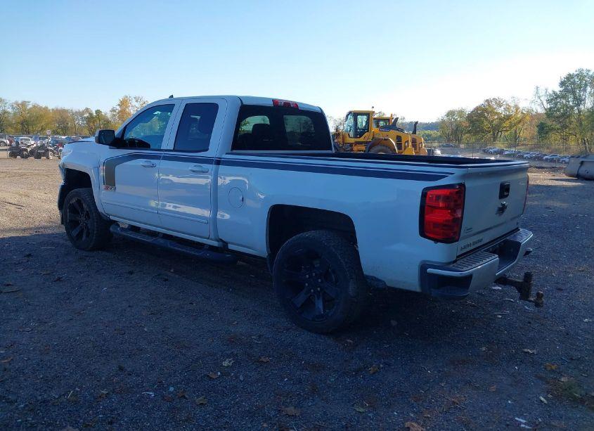 Photo 3 of 2016 Chevrolet Silverado 1500 2LT (VIN 1GCVKREH4GZ412883)