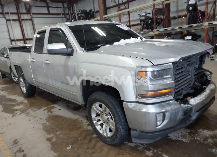 2018 Chevrolet Silverado 1500 1LT (VIN 1GCVKREH4JZ206308) main photo