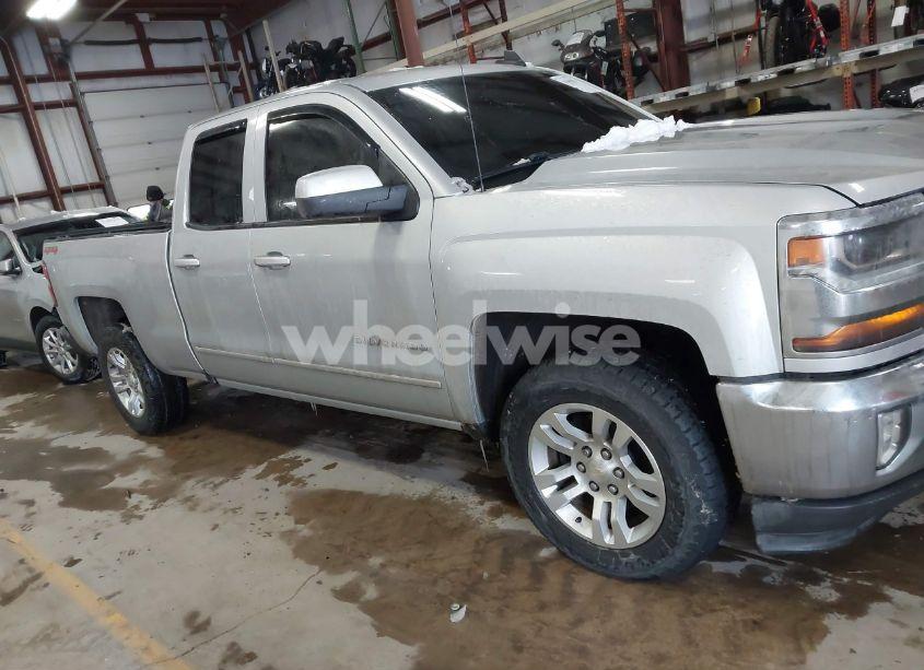 Photo 13 of 2018 Chevrolet Silverado 1500 1LT (VIN 1GCVKREH4JZ206308)