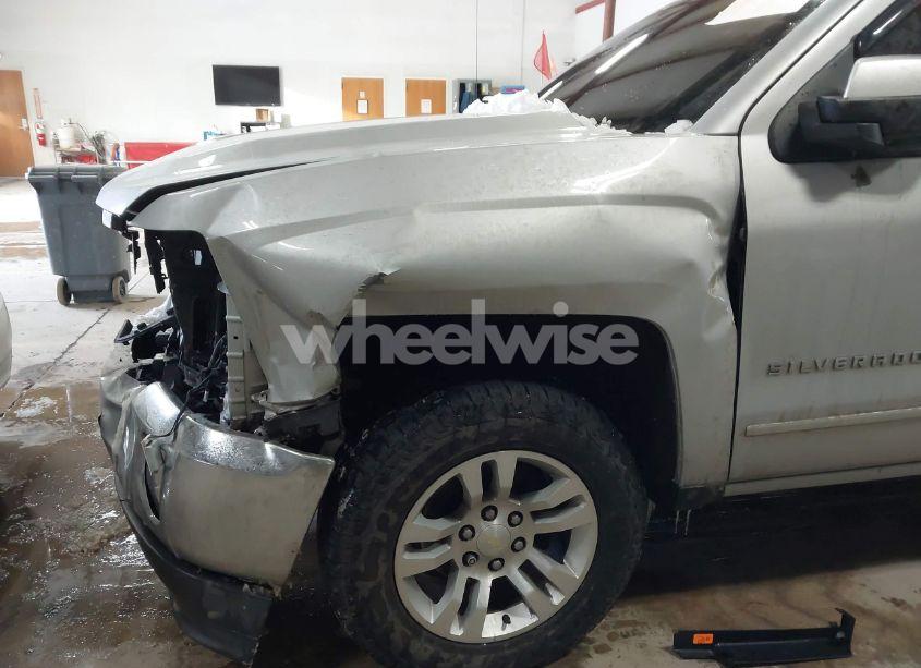 Photo 6 of 2018 Chevrolet Silverado 1500 1LT (VIN 1GCVKREH4JZ206308)