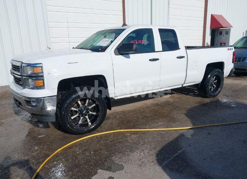 Photo 2 of 2014 Chevrolet Silverado 1500 2LT (VIN 1GCVKREH5EZ126036)