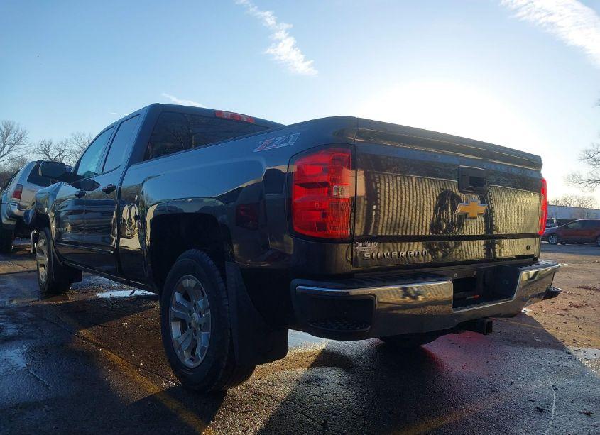 Photo 3 of 2015 Chevrolet Silverado 1500 2LT (VIN 1GCVKREH5FZ198792)