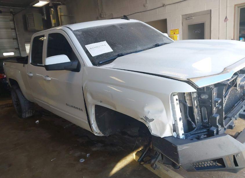 2016 Chevrolet Silverado 1500 1LT (VIN 1GCVKREH6GZ111631) main photo