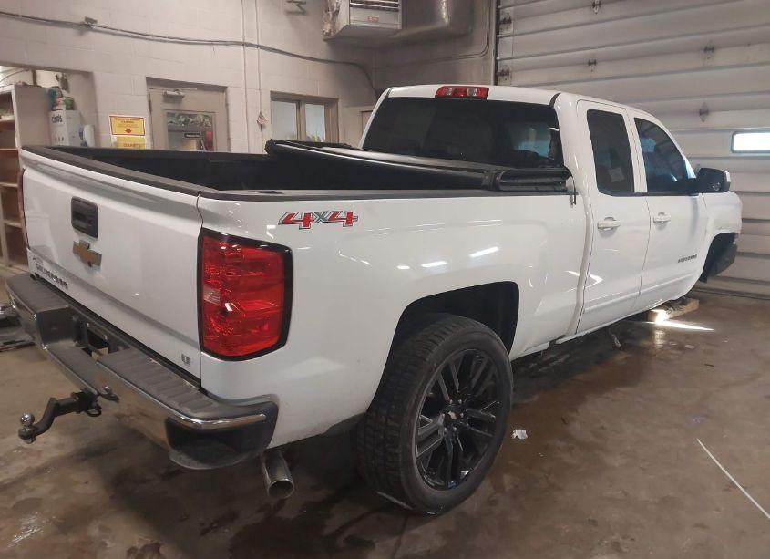 Photo 4 of 2016 Chevrolet Silverado 1500 1LT (VIN 1GCVKREH6GZ111631)