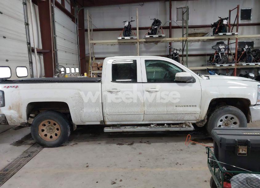 Photo 13 of 2016 Chevrolet Silverado 1500 1LT (VIN 1GCVKREH6GZ231896)