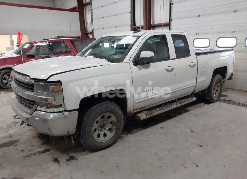 Photo 2 of 2016 Chevrolet Silverado 1500 1LT (VIN 1GCVKREH6GZ231896)