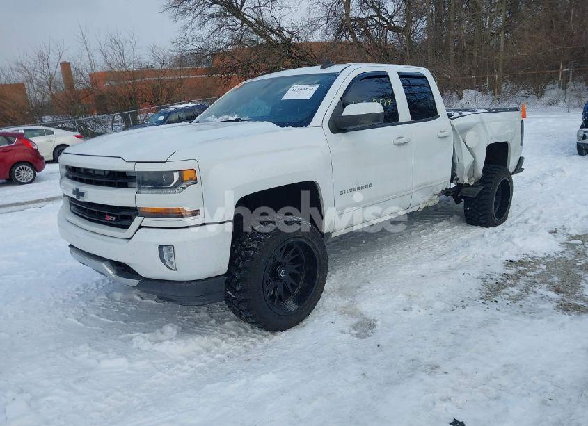 Photo 2 of 2016 Chevrolet Silverado 1500 2LT (VIN 1GCVKREH6GZ282833)