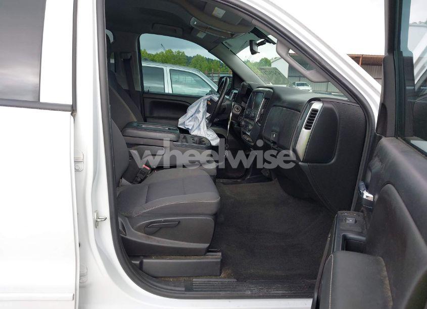 Photo 5 of 2018 Chevrolet Silverado 1500 1LT (VIN 1GCVKREH7JZ272223)