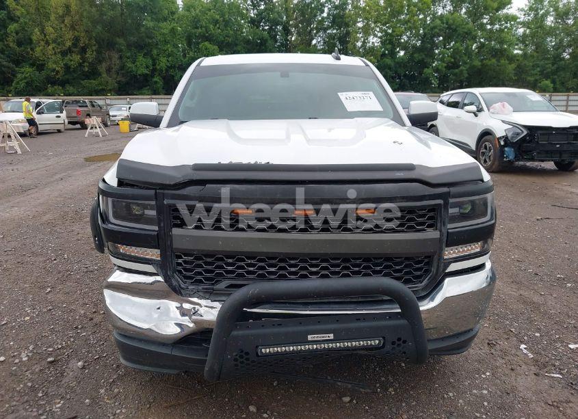 Photo 6 of 2018 Chevrolet Silverado 1500 1LT (VIN 1GCVKREH7JZ272223)