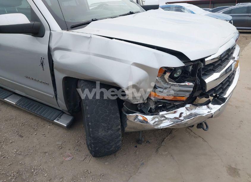 Photo 6 of 2018 Chevrolet Silverado 1500 1LT (VIN 1GCVKREH8JZ267659)