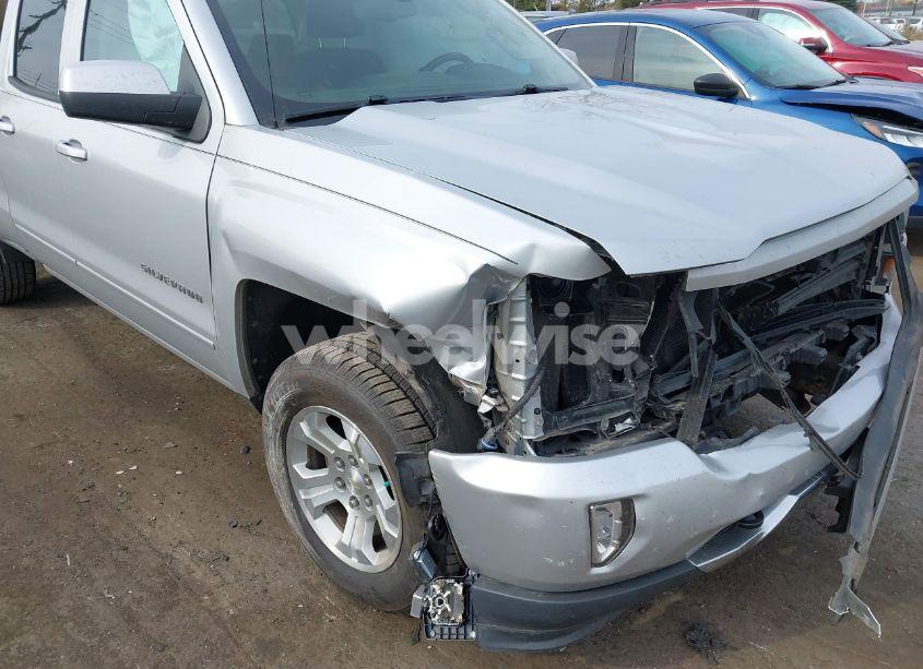 2018 Chevrolet Silverado 1500 2LT (VIN 1GCVKREH9JZ362330) main photo