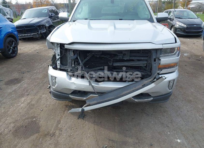 Photo 12 of 2018 Chevrolet Silverado 1500 2LT (VIN 1GCVKREH9JZ362330)
