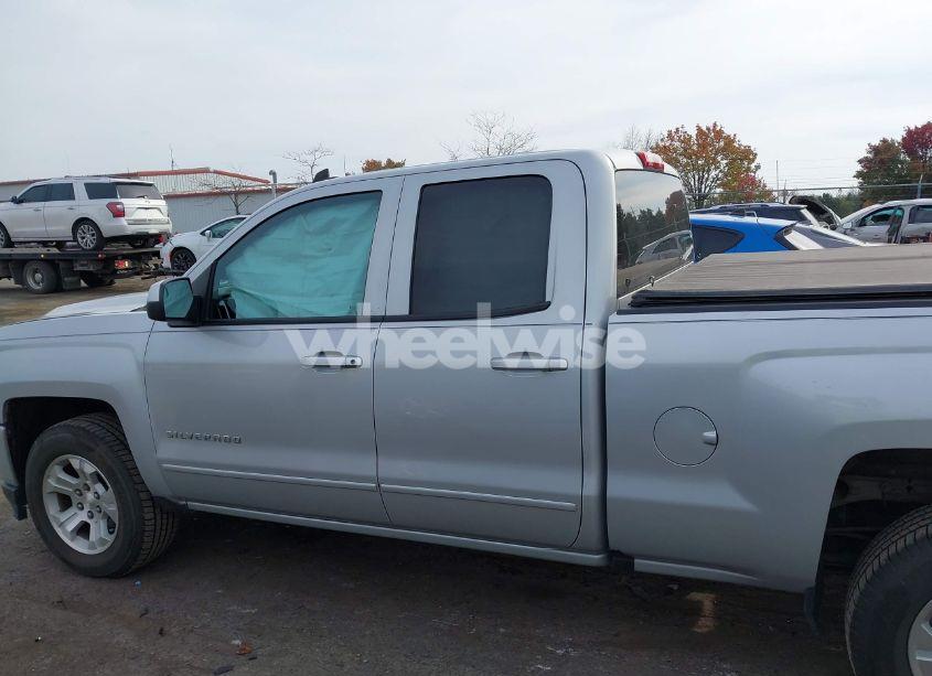 Photo 14 of 2018 Chevrolet Silverado 1500 2LT (VIN 1GCVKREH9JZ362330)