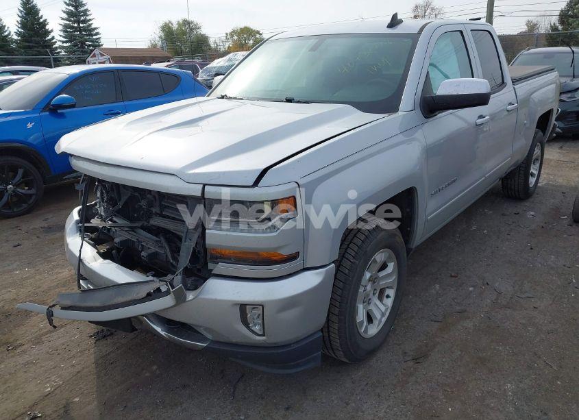 Photo 2 of 2018 Chevrolet Silverado 1500 2LT (VIN 1GCVKREH9JZ362330)